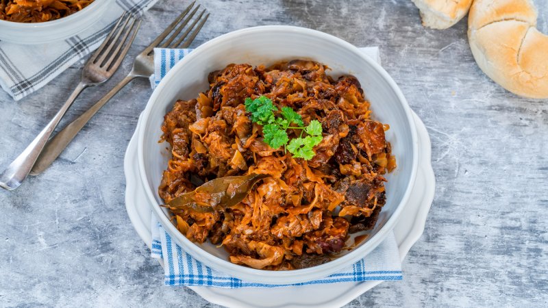 Бігос з мисливськими ковбасками Бігос з мисливськими ковбасками